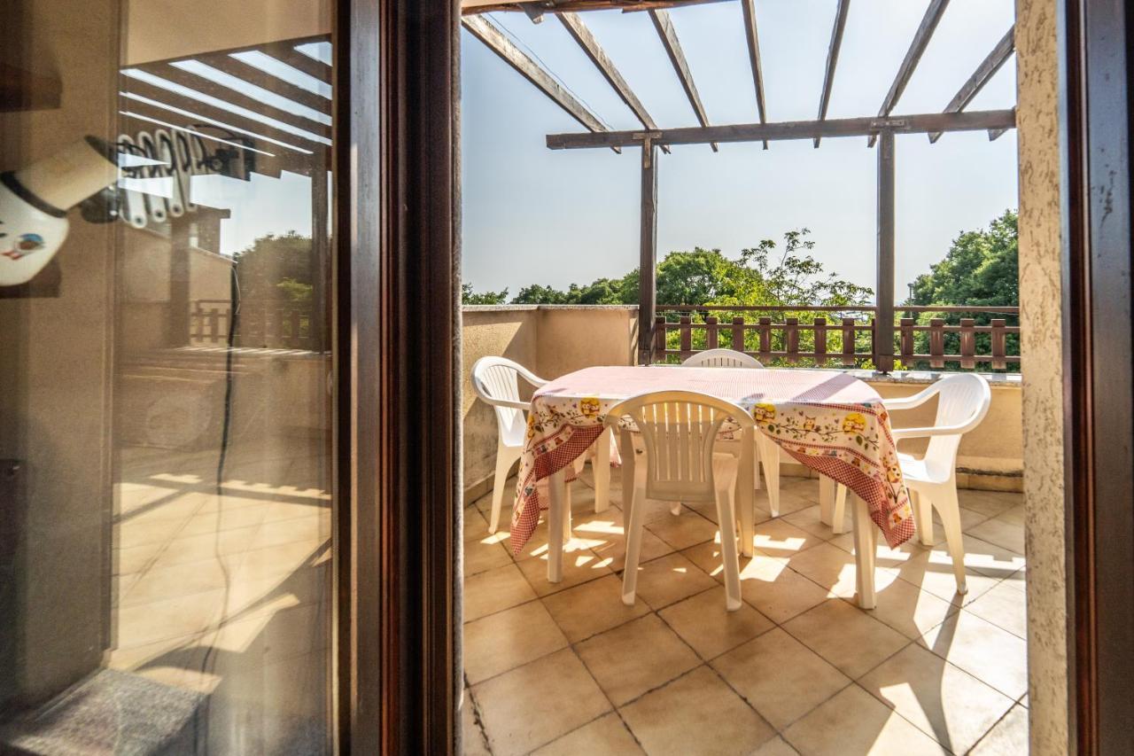 Appartamento Visogliano Roomy W/ Terrace Near The Station *